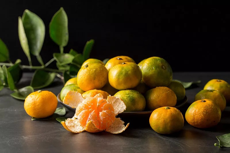 吃过量的橘子真的会变黄人吗？