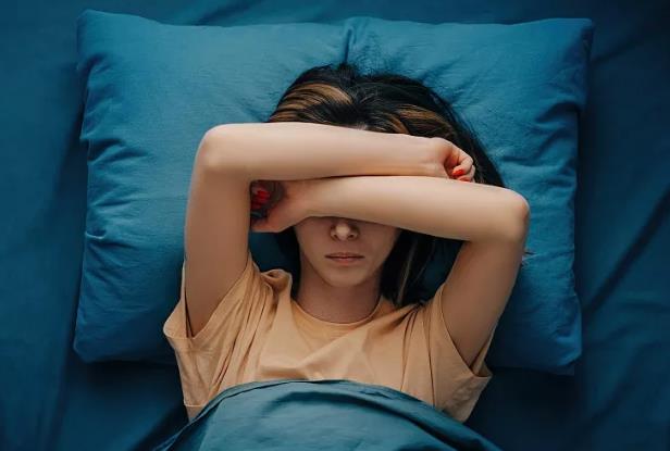 睡眠质量与消化系统有关联，改善消化减少失眠的方法推荐