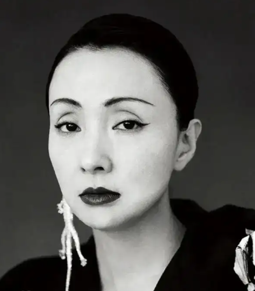 眼睛凹陷.png
